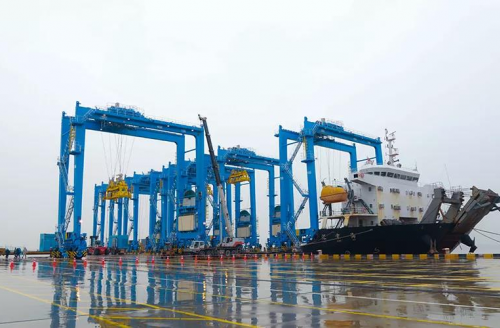  12 remote-control RTG built by ZPMC reach MeiDdong terminal of Ningbo Port